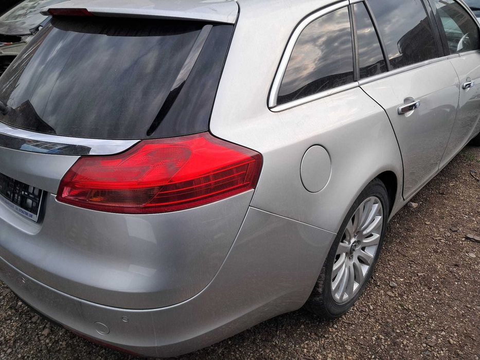 Opel Insignia Sports Tourer, usa portiera completa din dezmembrari