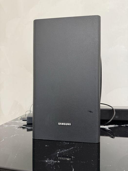 Soudbar Samsung с пультом управления