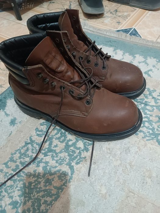 Тшо ботинка сатылады