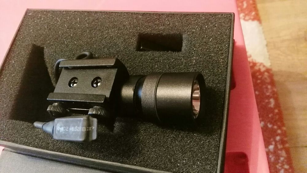 Red Dot pt. Pistol. Dispozitiv ochire cu Laser si lanterna