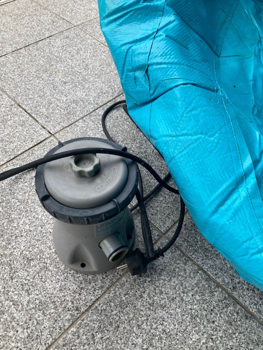 Vând piscină cu pompă