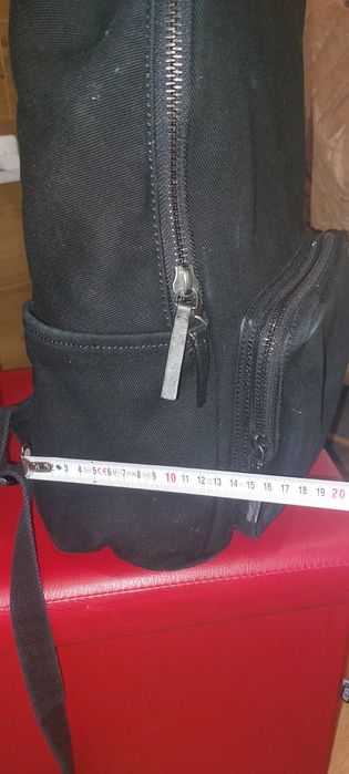 Дамска раница, голяма и удобна.