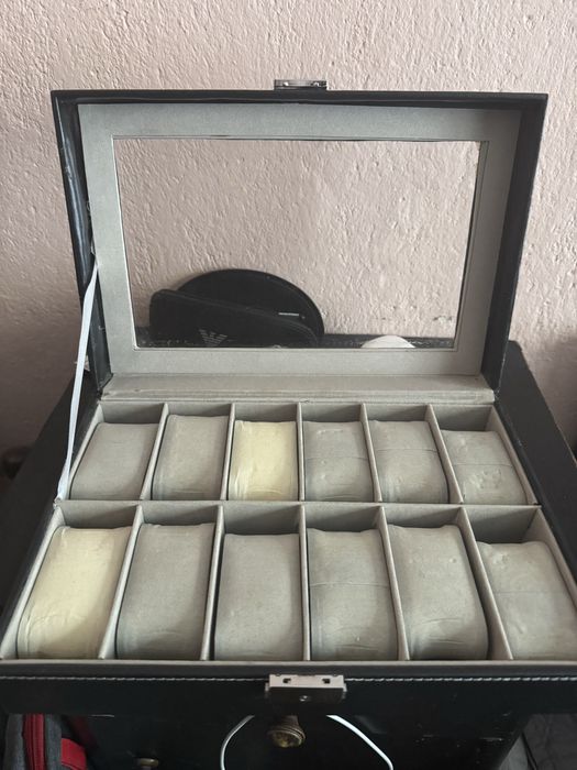 Кутия за 12 часовника