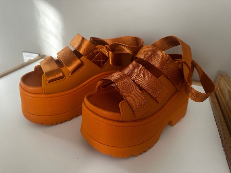 Оригинални сандали UGG в оранжев цвят, 37 р-р