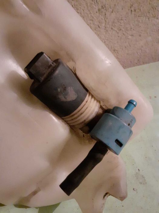 Казанче за течност за чистачки от Голф 3