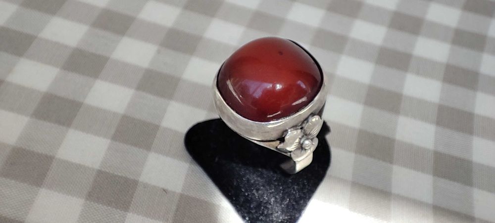 Старинен Сребърен Пръстен с Червен Кехлибар 6.15 гр