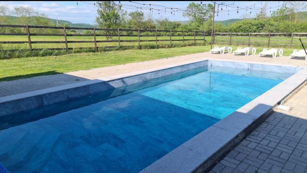 Cabana de inchiriat cu piscina, jacuzzi., ciubar.
