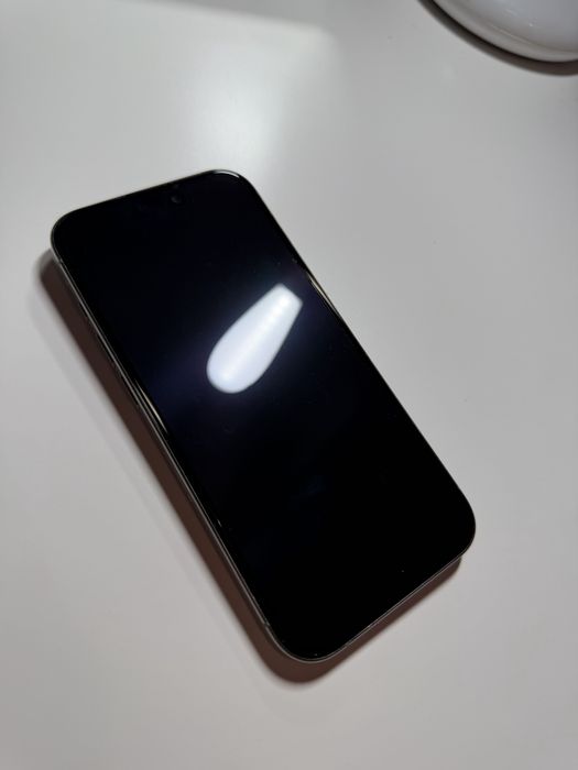 Iphone 15 pro с гаранция