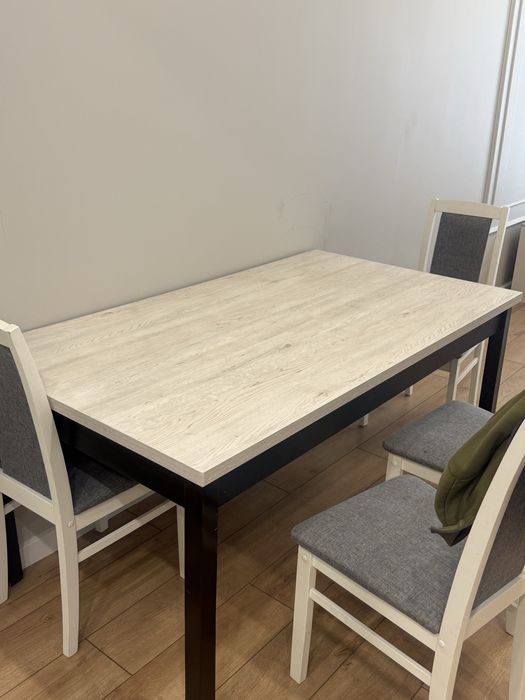 Продается обеденный стол