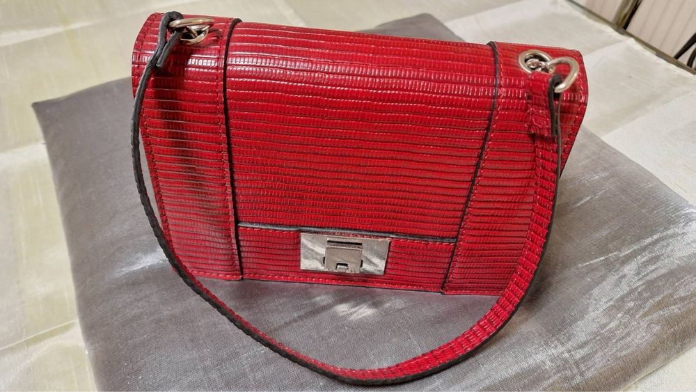 НОВА официална дамска кожена чанта червена