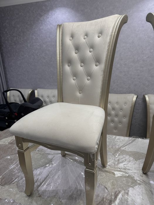 Продаётся обеденный стол со стульями (комплект на 12 человек)