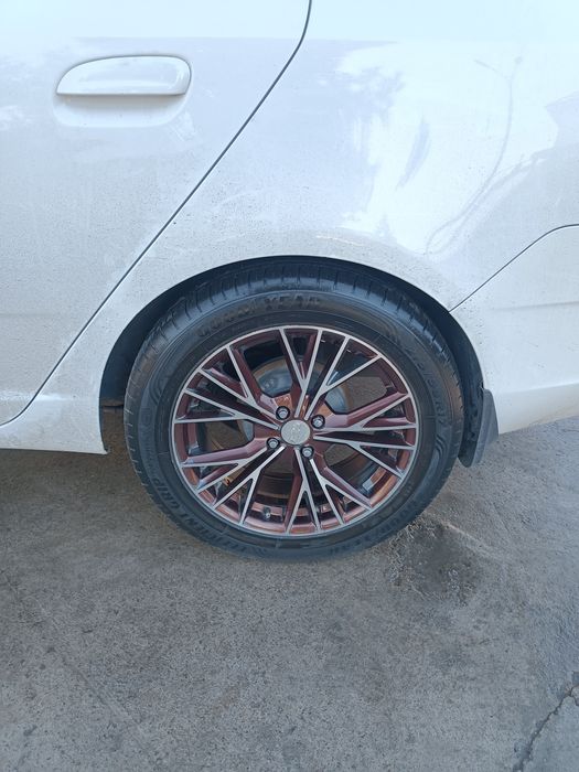 Vossen Diska Balon Cobaltga 215 55 R17 Holati Ideal