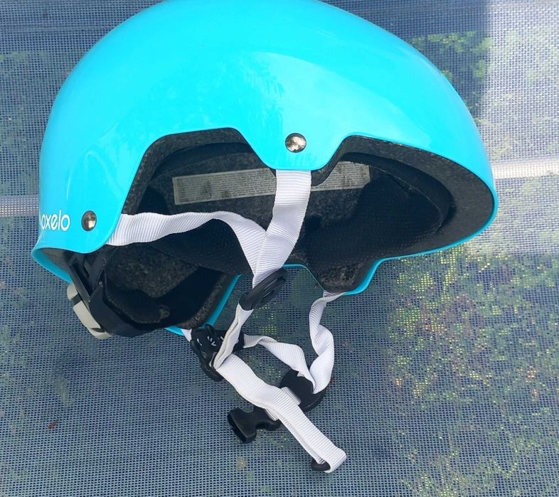 Casca si set complet de protectie (genunchi-coate-maini) pentru role skate copii marca Oxelo (Decathlon) conform imagini din anunt