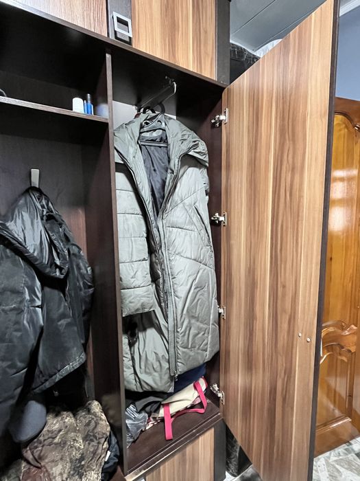 Шкаф с зеркалом для прихожей