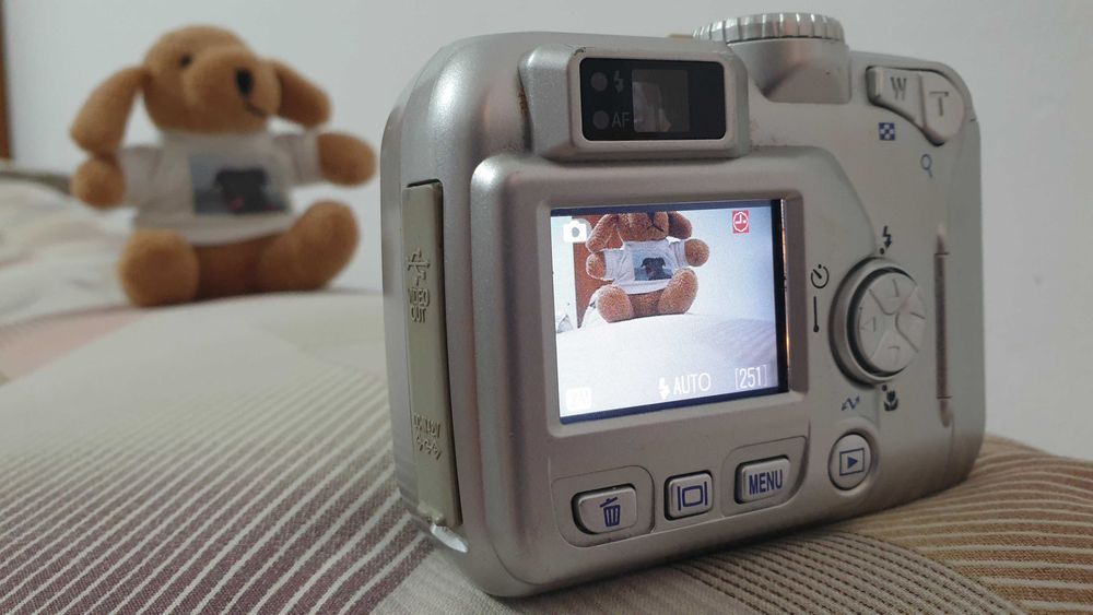 фотоапарат Nikon Coolpix 2100