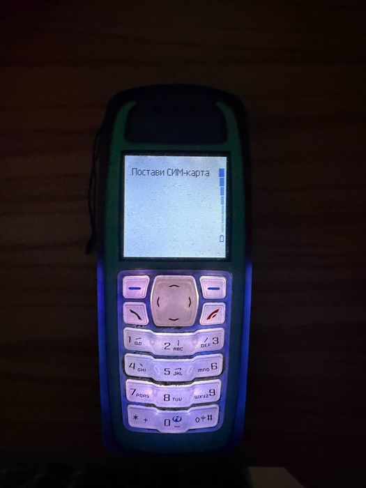Продавам GSM Nokia 3100 нови панел + клавиатура