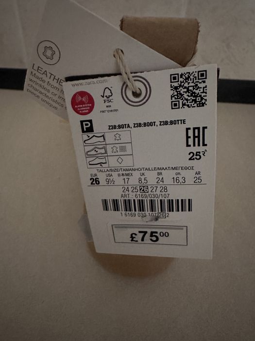 Clarks детски боти