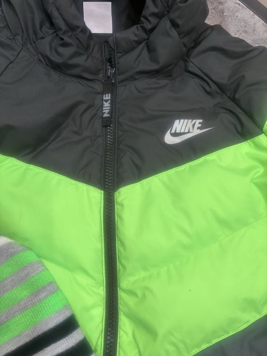 Капитонирано зимно яке Sportswear с качулка и вата, Черен/Електриковозелен,