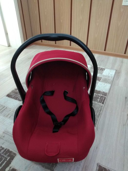 Преносимо бебешко кошче.