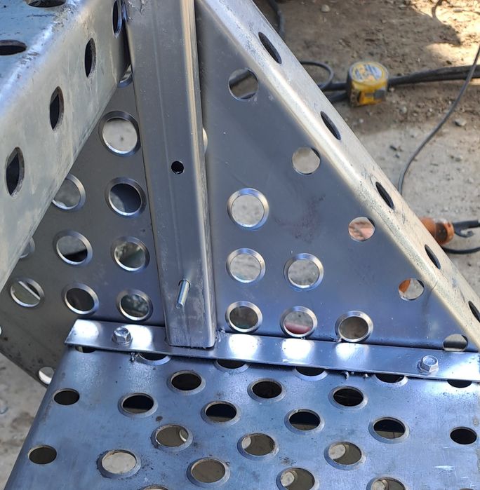 Scări metalice zincate