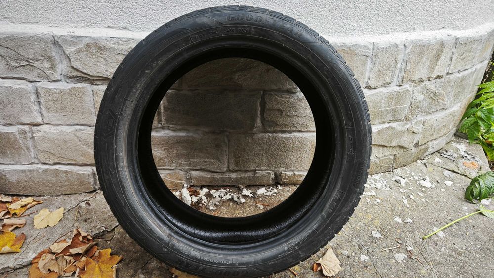 215 50 19 Goodyear Ultra Grip Performance + EV