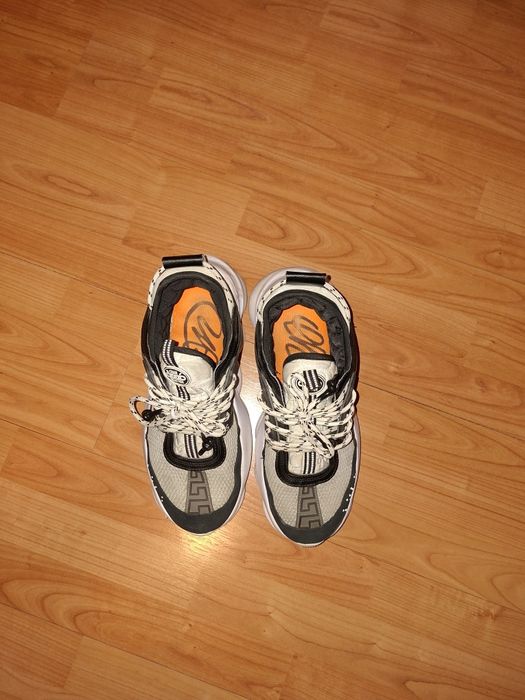 Versace chain reaction