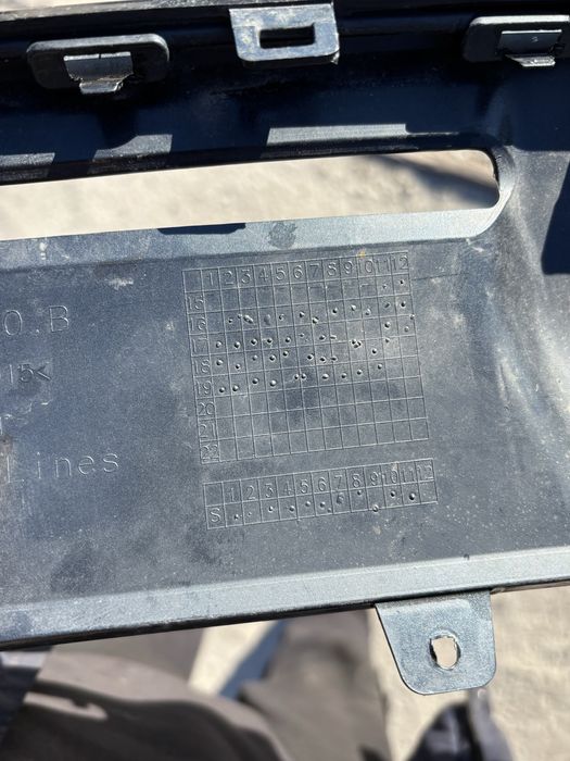 спойлер/добавка за предната броня на audi Q2 81A807110B