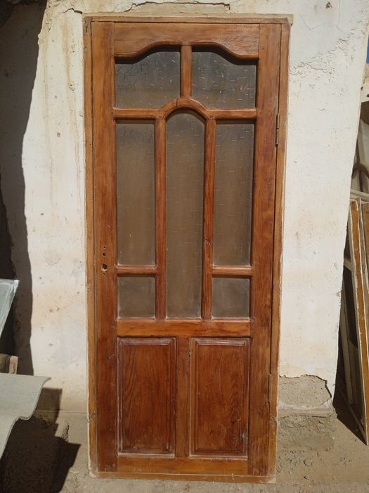 Продается дверь, Есик сатылады