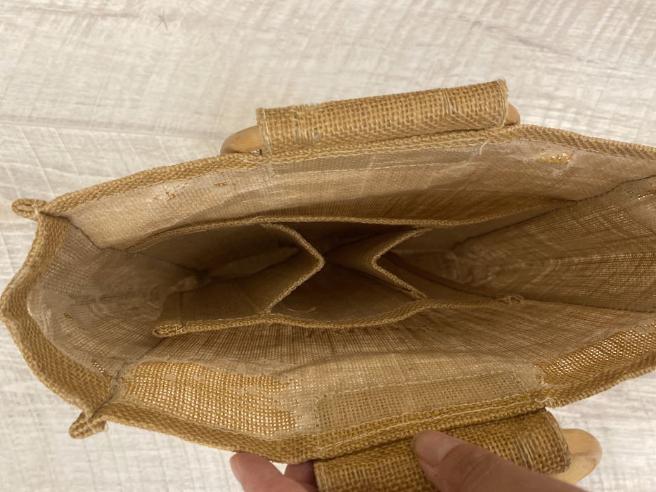 Пррдам сумочку соломеную для бутылок