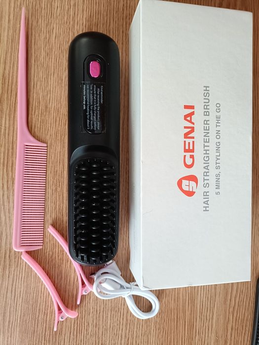 Продам расческу-выпрямитель.