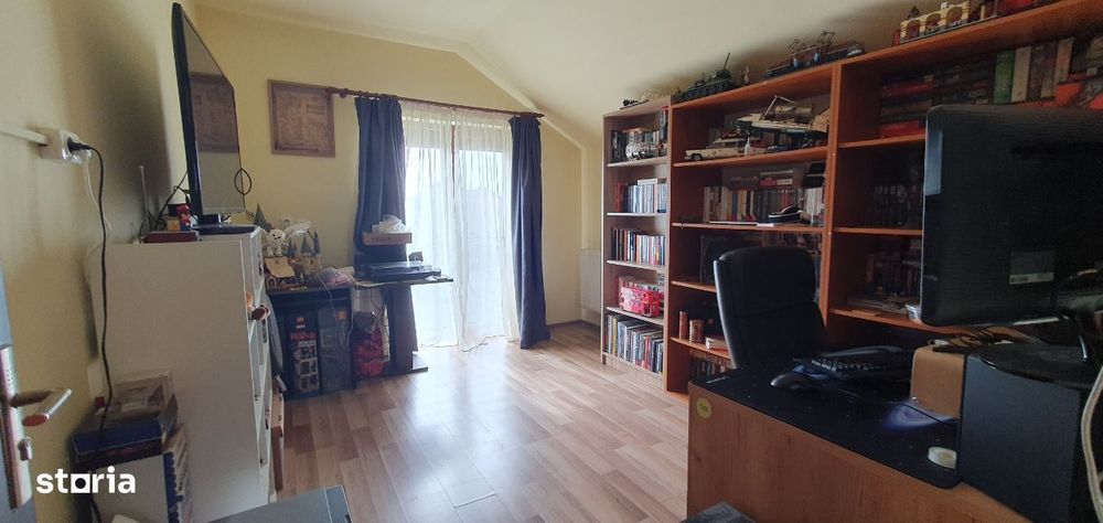 Proprietar vând casă individuală pe colț în zonă liniştită