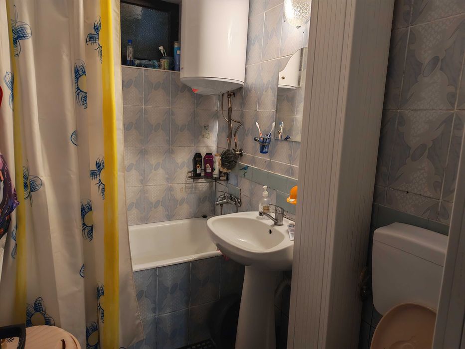 vand apartament 2 camere decomandat