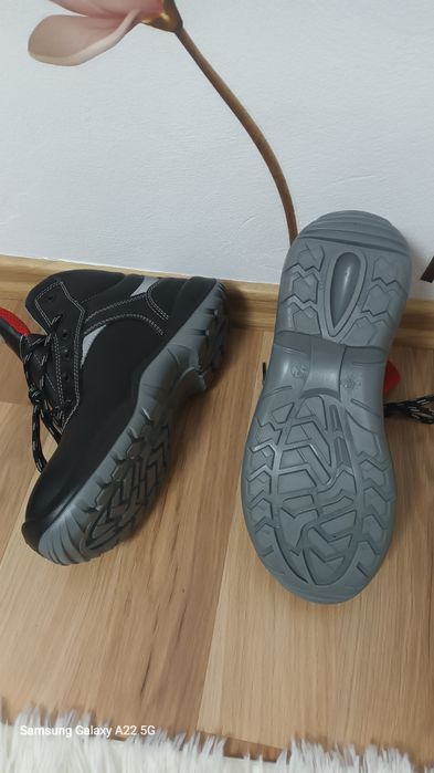 Bocanci de lucru cu protectie exena