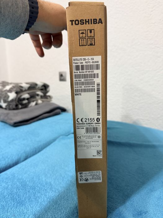 Продавам лаптоп Toshiba.