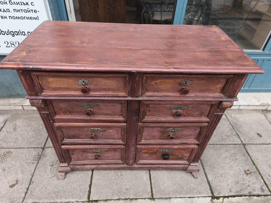 Реставриран антикварен скрин