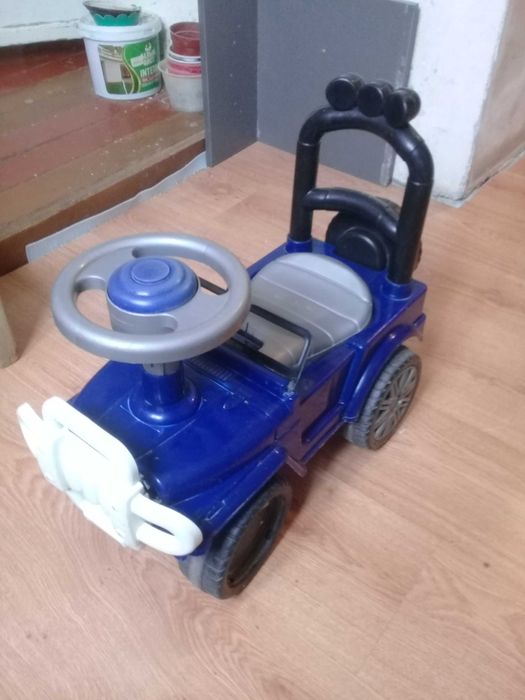 Небольшой детский джип, машинка для детей до 4-5 лет