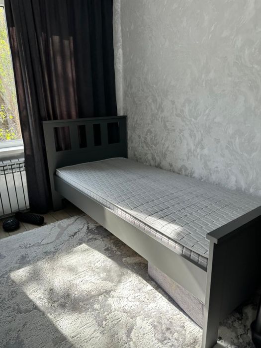 2 кровати IKEA темно-серые с матрасами