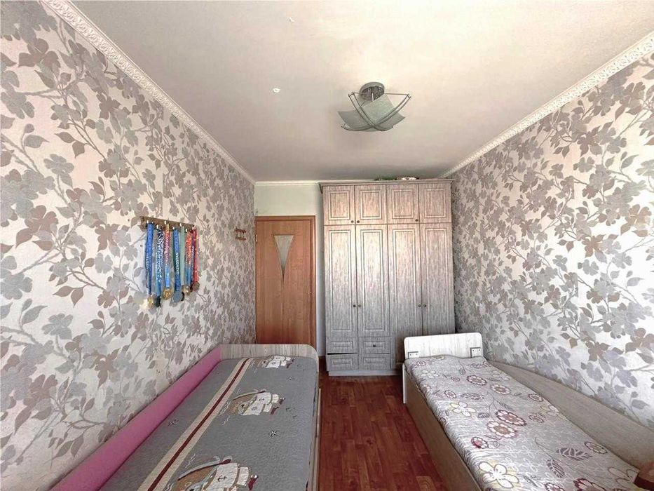 Продам 4-ком квартиру  Степной-1.