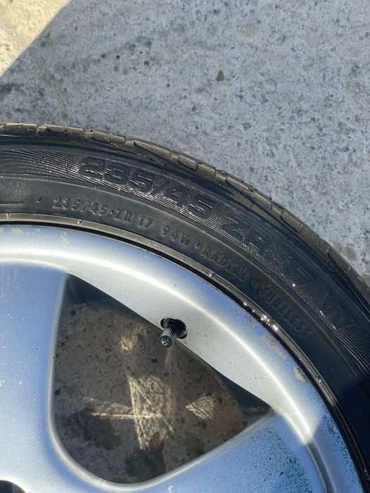 Гуми с Джанти 235/45R17