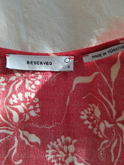 Ефектна рокля RESERVED