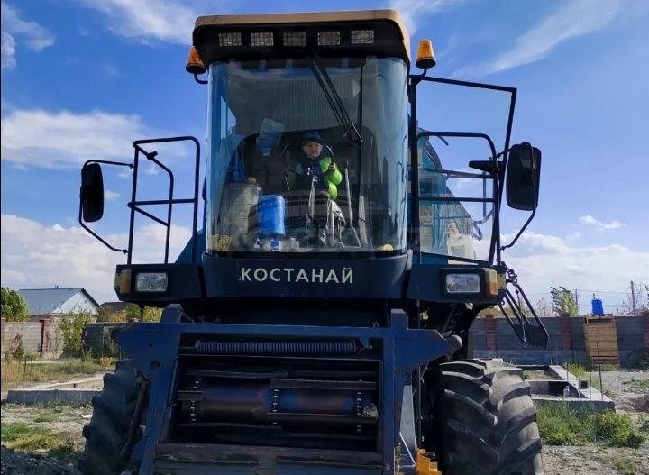 Продам комбайн Есил740