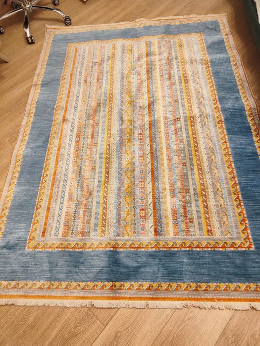 Ковёр в хорошем качестве и состоянии