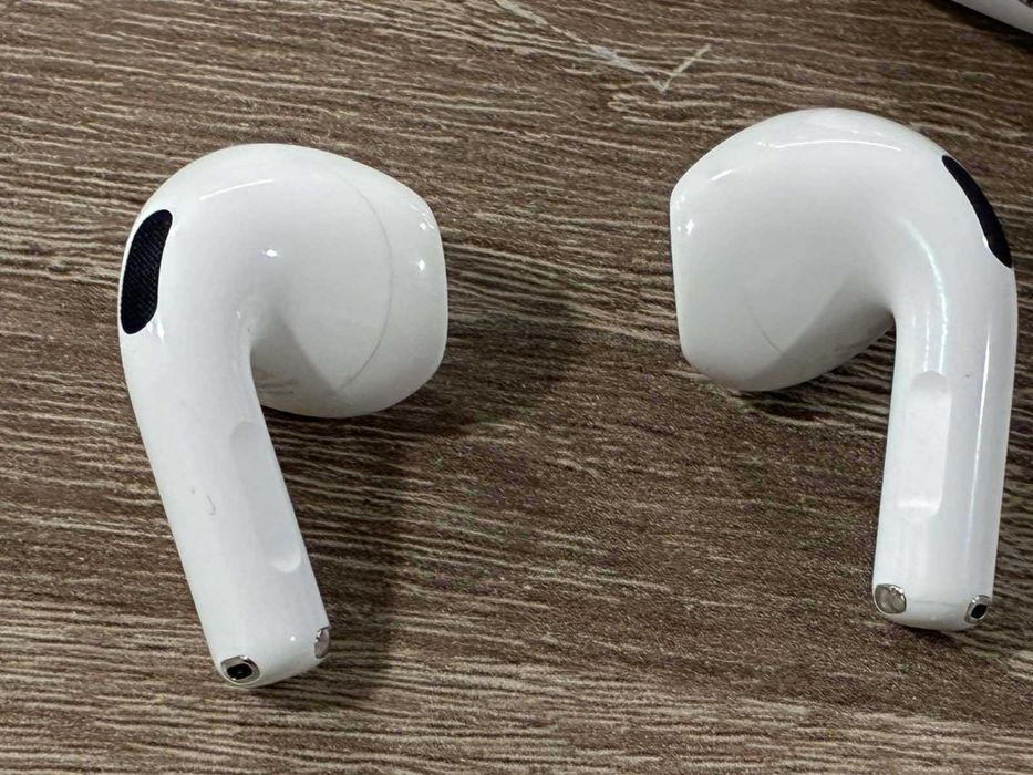 Безжични слушалки Apple - AirPods 4