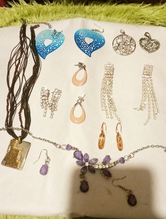 Продам серьги кулоны