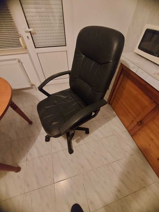 2бр въртящи стола