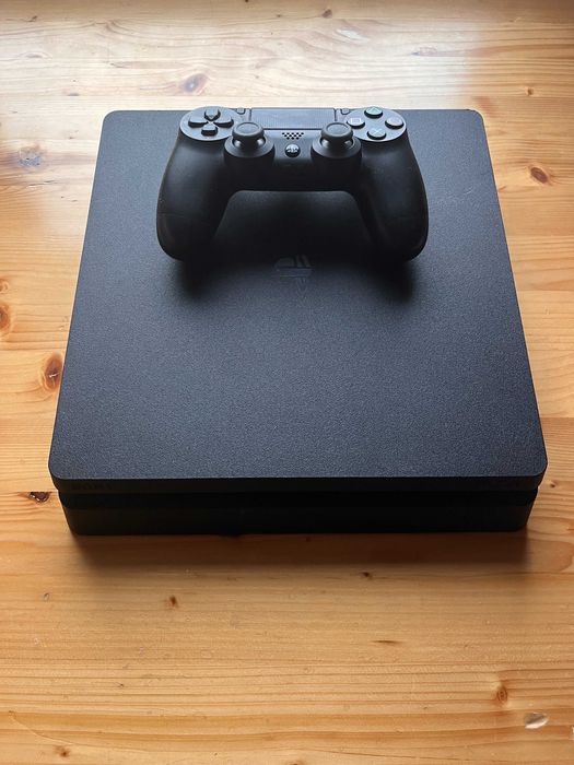 PlayStation 4, PS4 slim