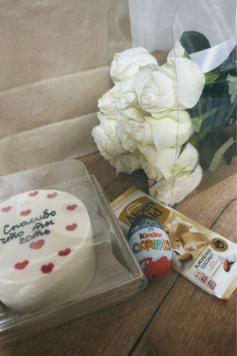 розы белые и бенто