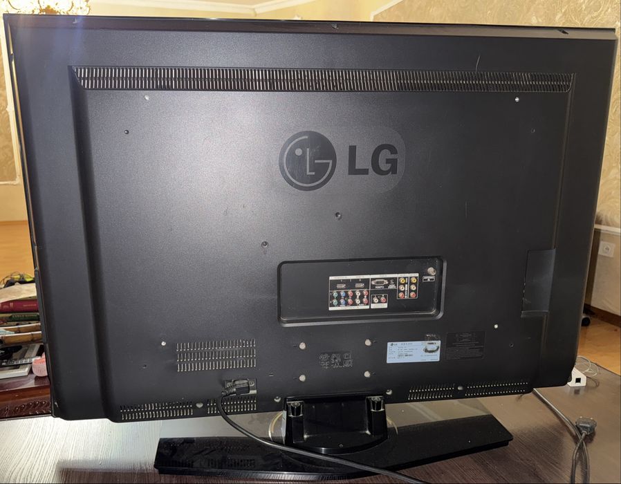 LG 42LC7R-TA (42”, LCD)