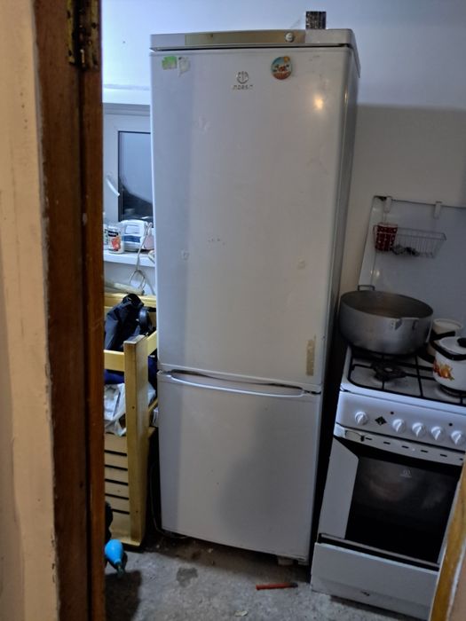 Холодильник Indesit