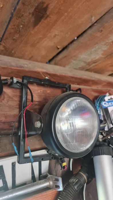 Far motocicleta cu suport